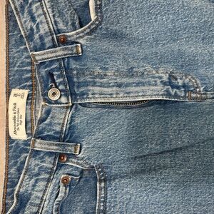 Abercrombie & Fitch the 90’s relaxed Jean high rise